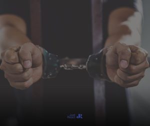Ndalim 48 orësh për ish-zyrtarët e komunës së Mitrovicës të dyshuar për korrupsion