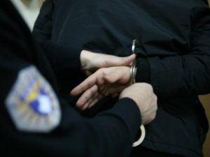 Pejë – Arrestohet personi që  sulmoi fizikisht prindërit e tij