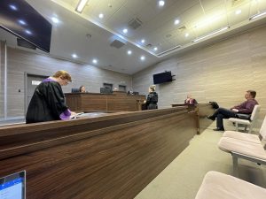 Pas tre dështimeve, mbahet gjykimi ndaj të akuzuarit për Ushtrim të ndikimit