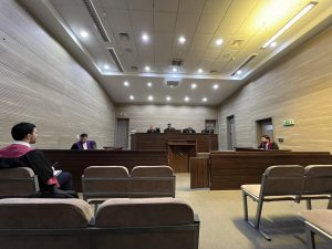 Kërkohet përjashtim i kryetarit të trupit gjykues në rastin e ish-zyrtares së BE-së