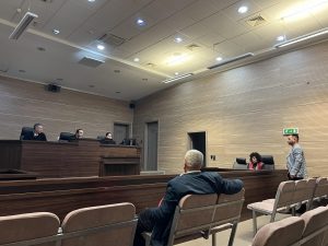 Dështoi të mbahet seanca ndaj ish-inspektorit të ndërtimit në Drenas