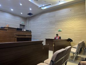 Dështon të mbahet seanca e shqyrtimit fillestar ndaj të akuzuarit për Ushtrim ndikimi