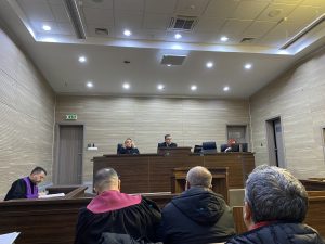 Dështon të mbahet seanca e shqyrtimit gjyqësor ndaj ish-Kryetarit të Komunës së Malishevës dhe të tjerëve
